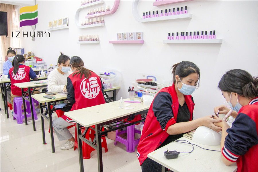 南寧美甲培訓學?；A班升班考核