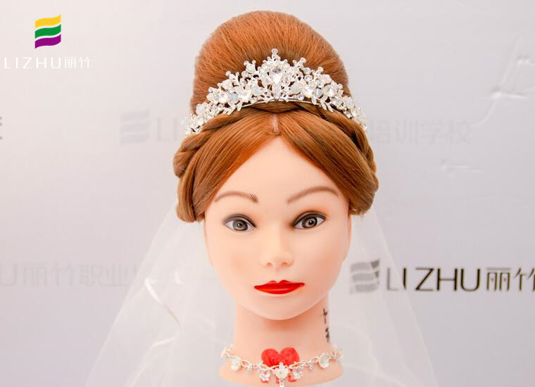 “赫本頭”編發(fā)，南寧教編發(fā)哪家學校好？