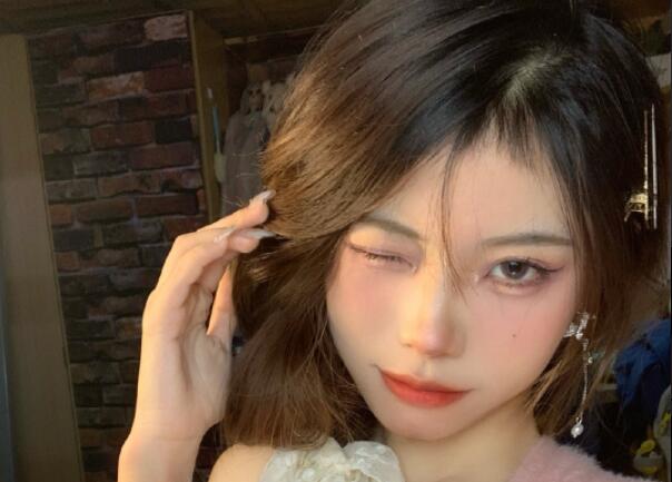 如何修飾大鼻頭？南寧教彩妝的機(jī)構(gòu)分享教程