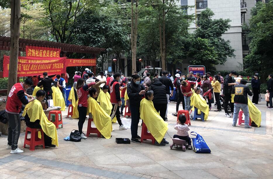 南寧學美發(fā)有實踐嗎？來看麗竹美發(fā)學校社區(qū)理發(fā)活動