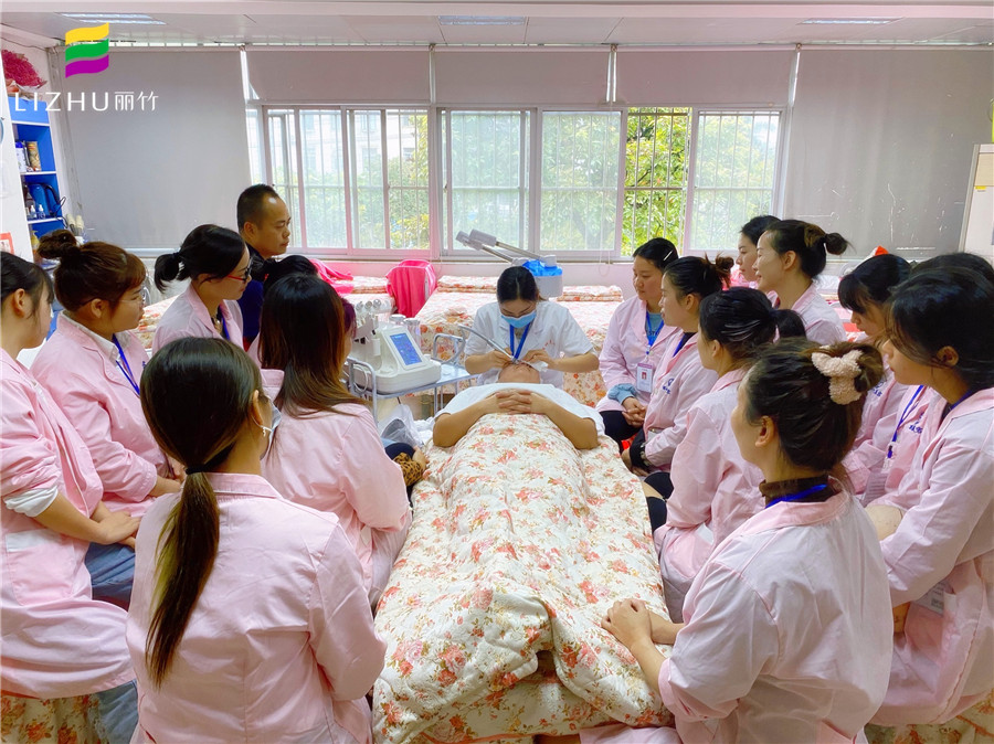 南寧專業(yè)的美容學(xué)校：那些可以通用的護膚心得