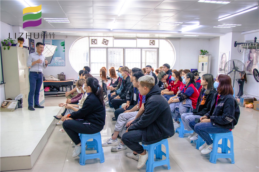 廣西學(xué)美發(fā)好找工作嗎？來(lái)看麗竹學(xué)校就業(yè)宣講會(huì)