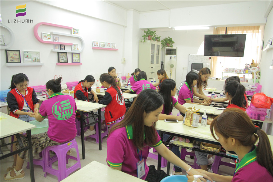 為什么要做手部護理？廣西排名前十美容學(xué)校把你解惑