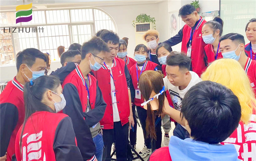 南寧美發(fā)學(xué)習(xí)：梨花頭如何修剪