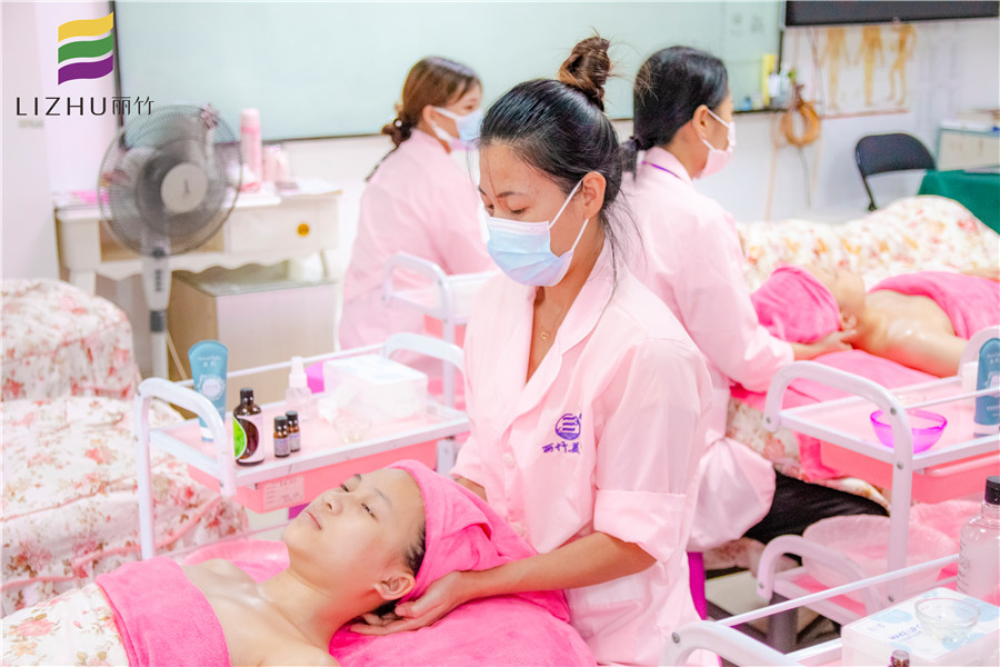 你為什么要做肩頸護(hù)理？南寧專業(yè)美容培訓(xùn)幫你分析