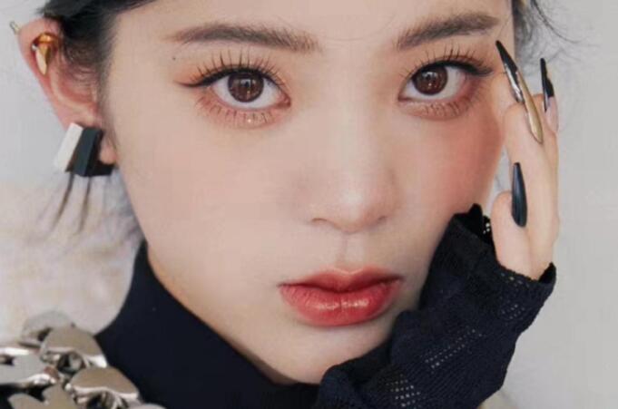 學(xué)小鹿感財(cái)閥千金”仿妝，知南寧學(xué)化妝哪家?guī)熧Y強(qiáng)_