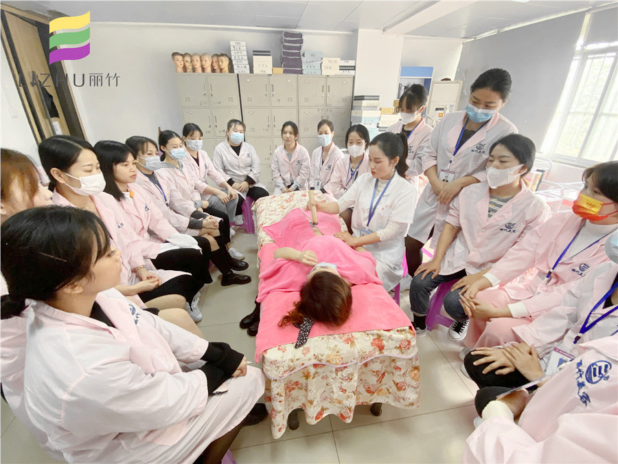 艾灸肚臍的好處，南寧美容養(yǎng)生培訓(xùn)班老師告訴你