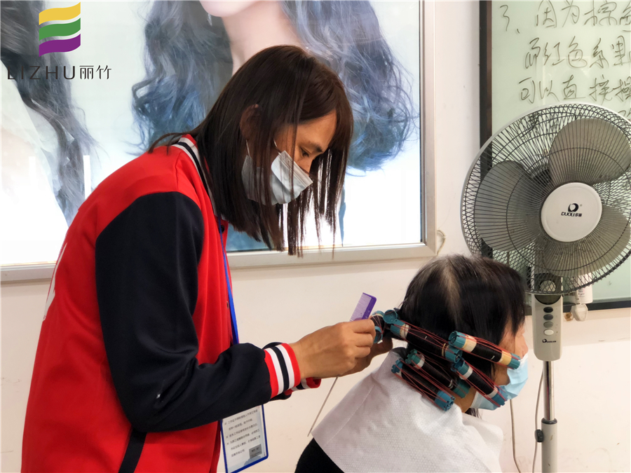 評判染發(fā)的四個標(biāo)準(zhǔn)，廣西學(xué)美發(fā)的正規(guī)學(xué)校