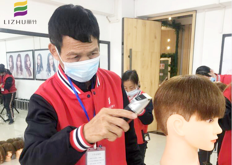 美發(fā)教學(xué)：南寧美發(fā)學(xué)校哪家有實力？