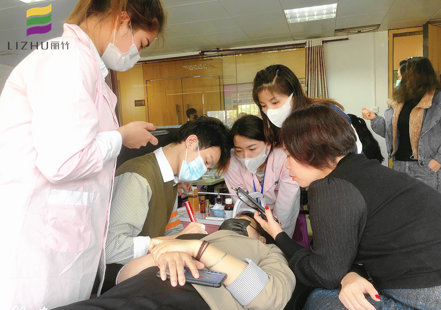 廣西紋繡學校教你如何完成高質量的紋繡作品