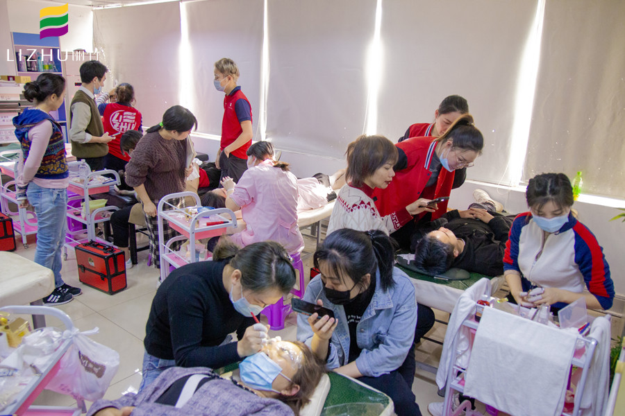 如何應(yīng)付顧客砍價(jià)紋繡技巧，麗竹紋繡學(xué)校教你