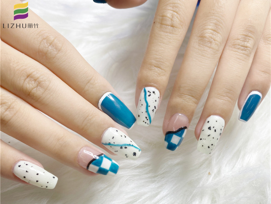 秋冬撞色美甲推薦，看看廣西南寧美甲學(xué)校哪家教得好