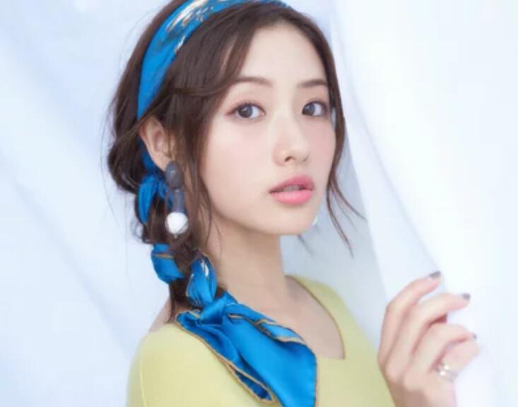 絲巾的創(chuàng)意搭配，廣西形象設(shè)計培訓班教你