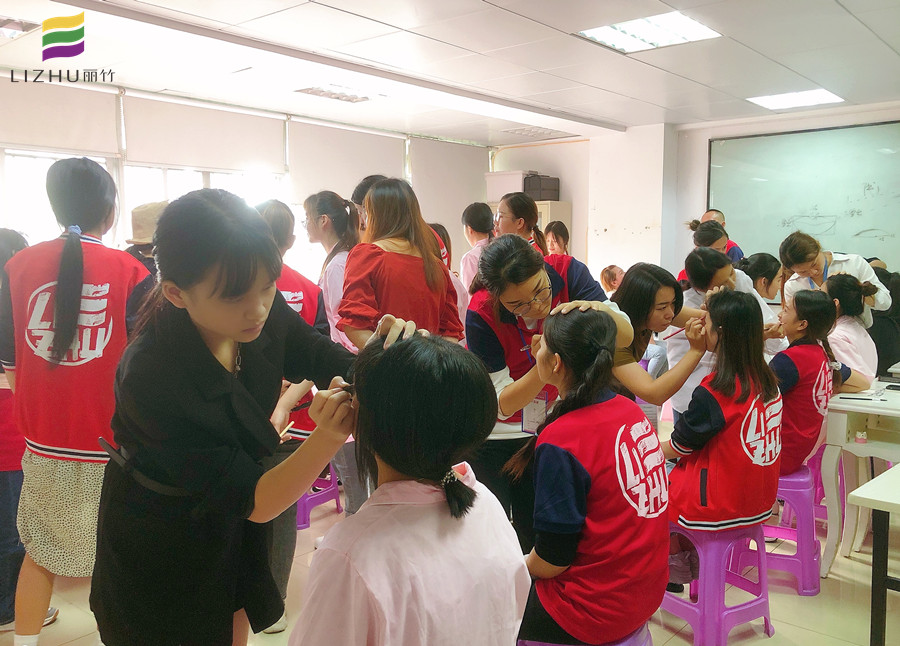 紋繡不同部位能保持多久？南寧專業(yè)紋繡培訓(xùn)學(xué)校為你講解