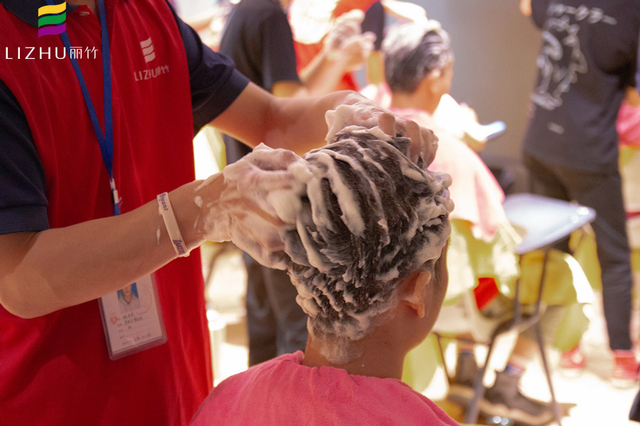 頭發(fā)干枯毛躁怎么辦？廣西美發(fā)護(hù)理技巧大放送