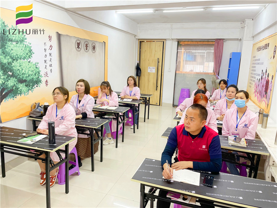 麗竹美容學(xué)校副校長的美容課堂