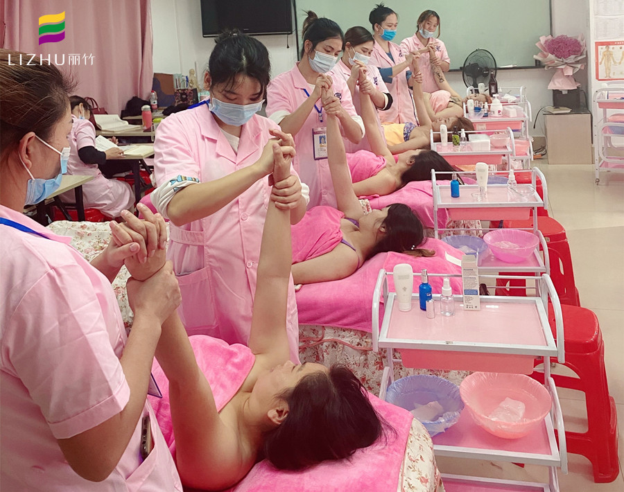 手部按摩護(hù)理方法，廣西南寧美容師培訓(xùn)課程