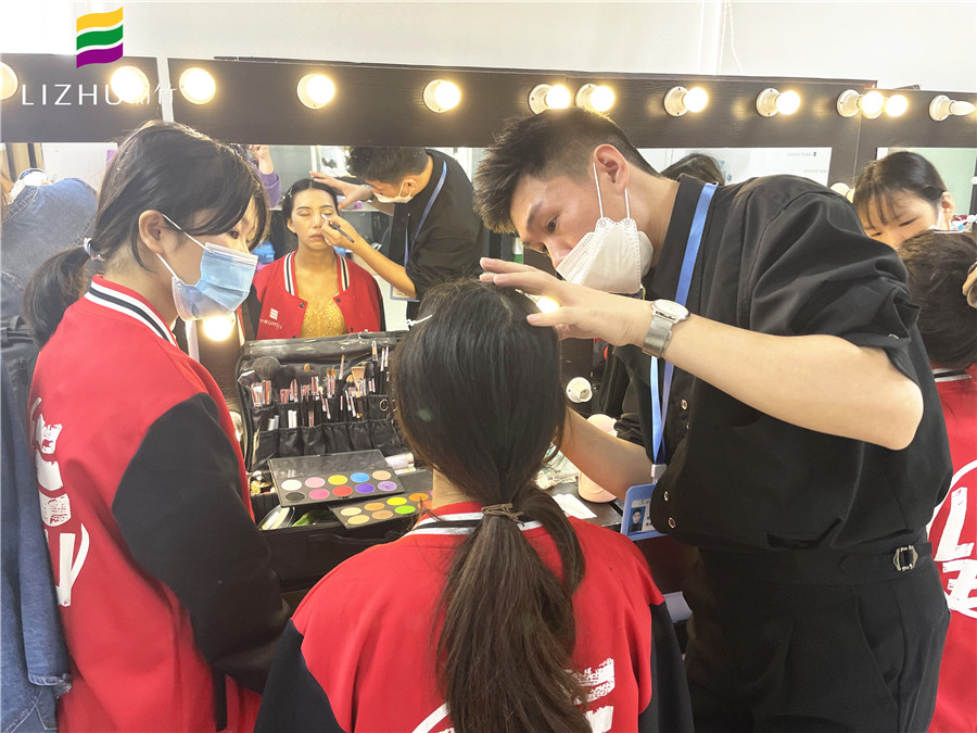 畫眼妝前要做什么？廣西學化妝基礎(chǔ)