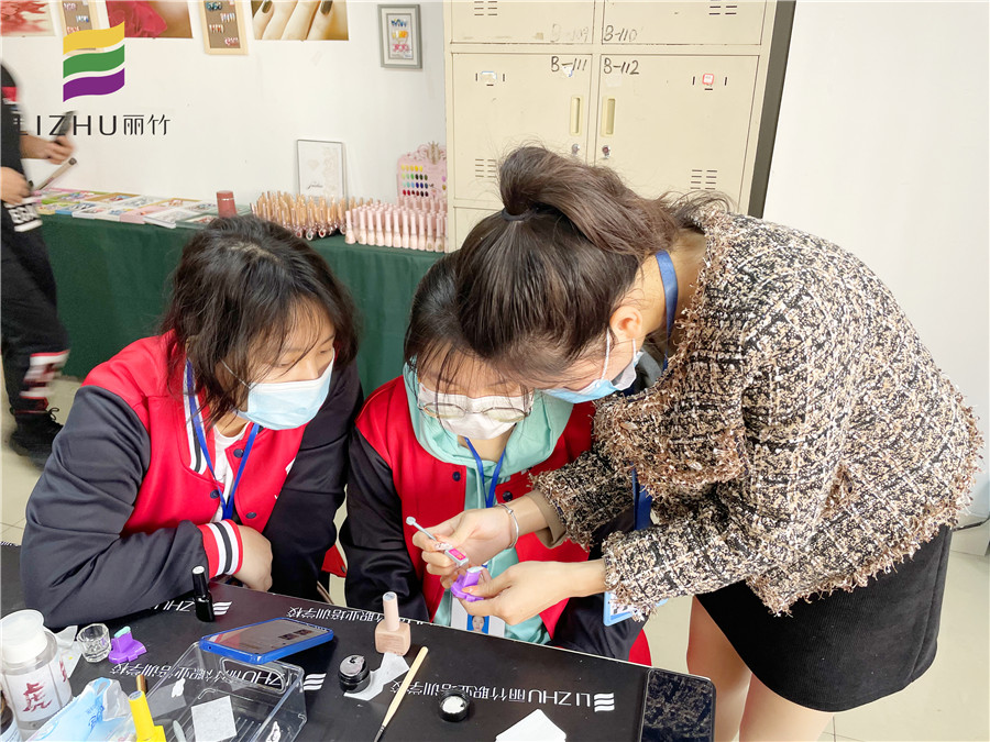 南寧美甲培訓學校哪家好？歡迎到麗竹美甲精 英班試聽