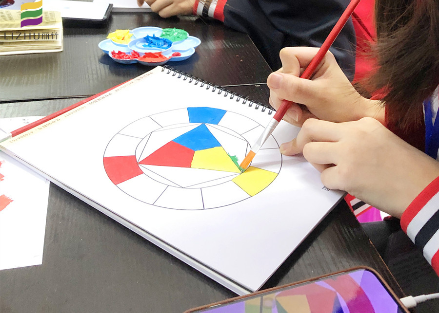 十二色環(huán)有哪些顏色？廣西化妝職業(yè)培訓(xùn)學(xué)校