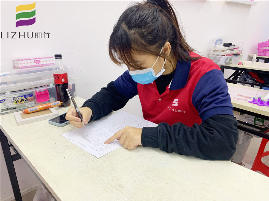 廣西美甲學(xué)校十大名校：學(xué)美甲為什么要重視理論？