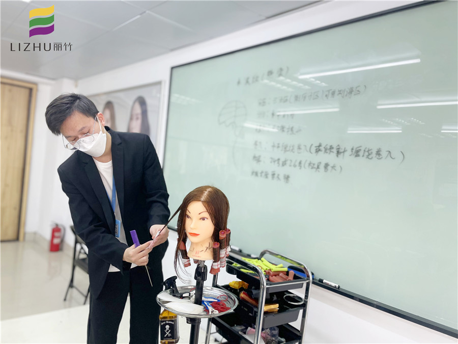 水波紋燙發(fā)實(shí)操，南寧美發(fā)職業(yè)培訓(xùn)