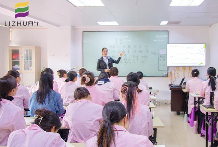 美容學(xué)理論知識重要嗎？廣西專業(yè)美容培訓(xùn)告訴你