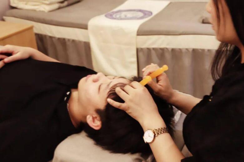 頭部撥筋的好處，南寧美容學(xué)校十大品牌課程