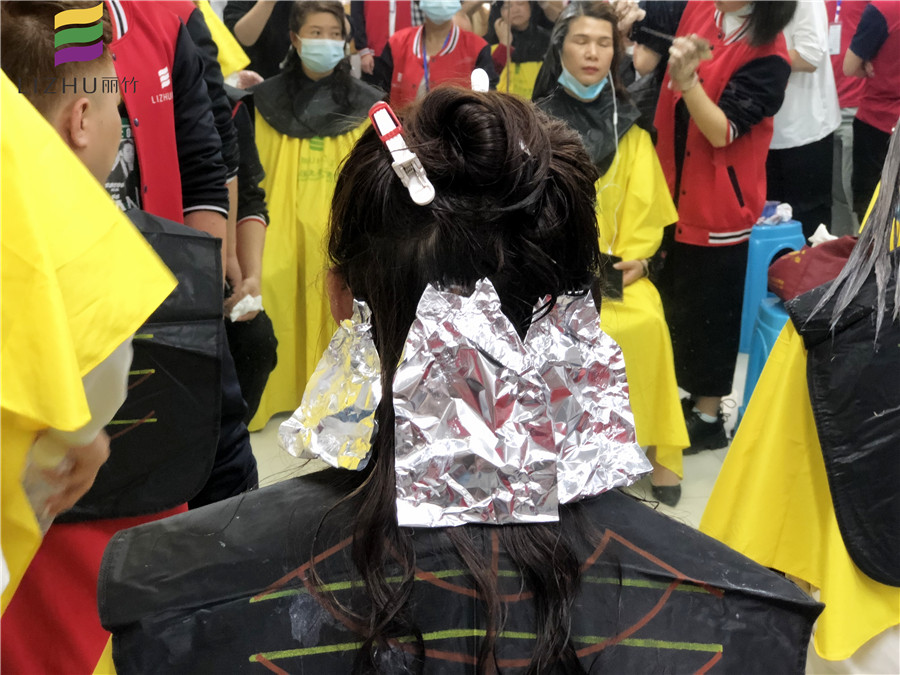 錫紙燙發(fā)能保持多久？南寧燙染一對一教學(xué)給你專業(yè)技術(shù)