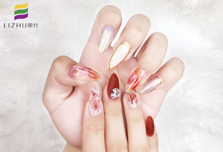日式風(fēng)格暈染美甲，南寧美甲短期培訓(xùn)班作品
