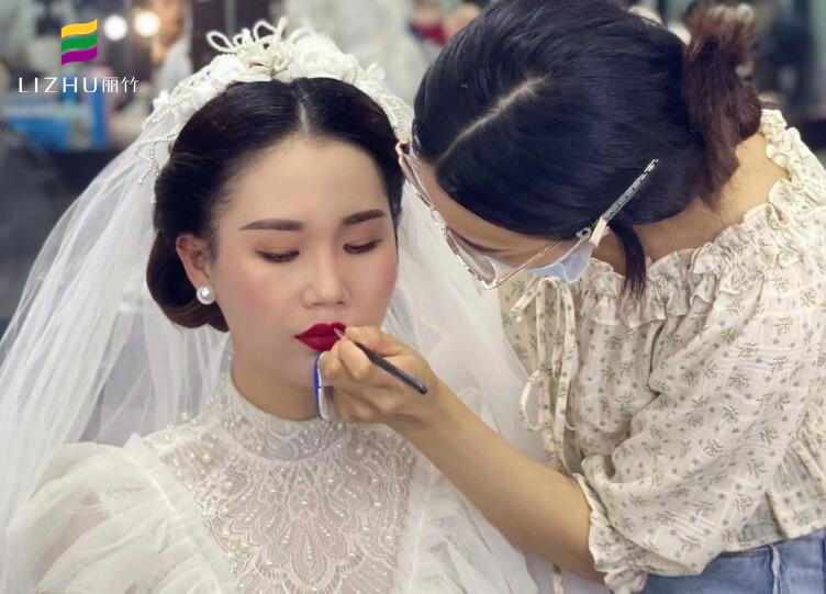 輕復(fù)古新娘造型 ，優(yōu)雅就是如此簡單