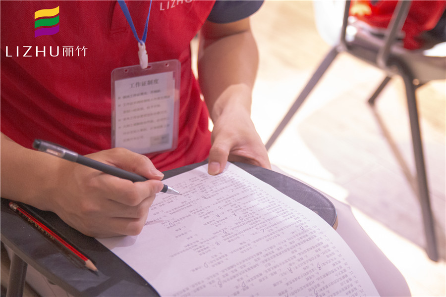 南寧美發(fā)職業(yè)培訓學?？己耍荷嗬碚摽荚?>
								
								<span id=