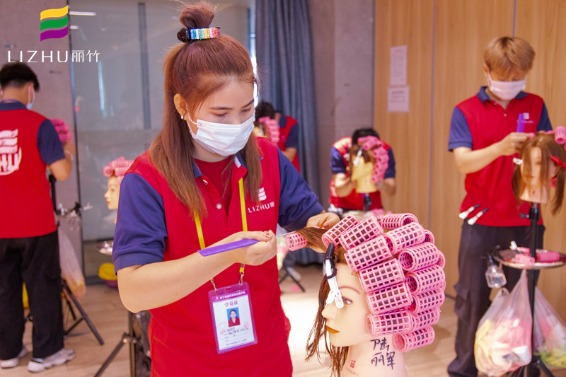 美發(fā)助理的考核標(biāo)準(zhǔn)，南寧美發(fā)師培訓(xùn)課程