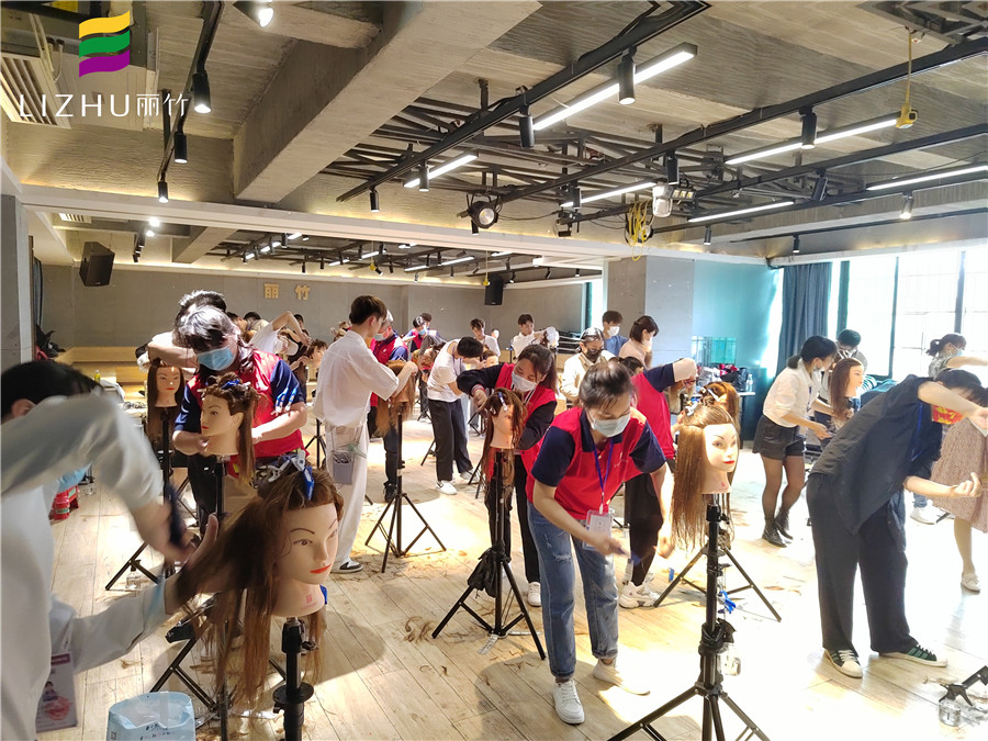 南寧學(xué)剪女頭發(fā)哪里比較好？歡迎到南寧女士剪發(fā)培訓(xùn)班