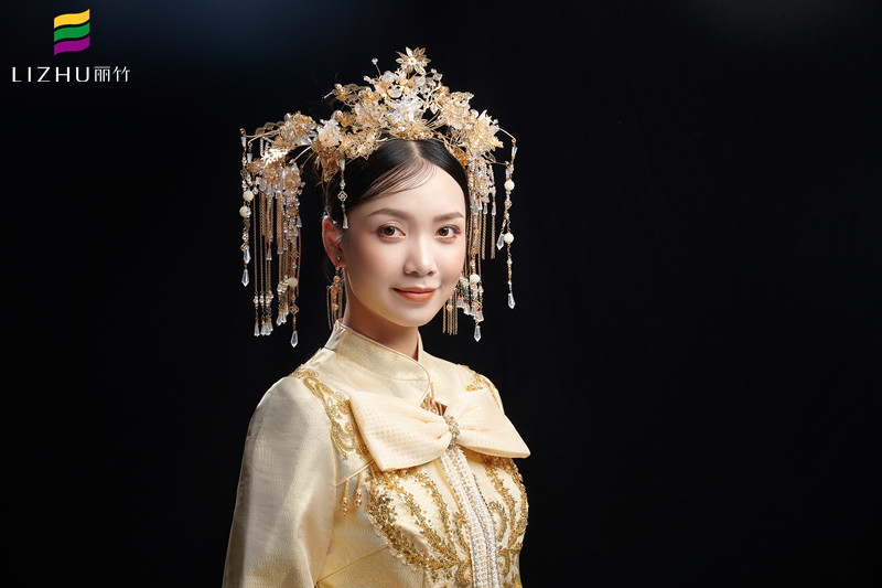 新中式新娘造型，演繹別樣中國(guó)美