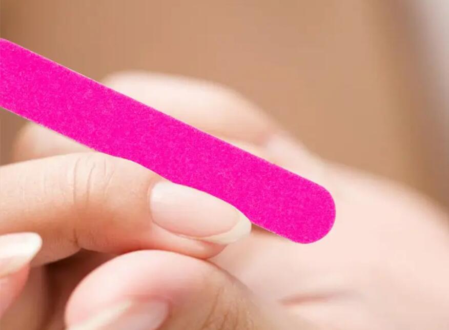 美甲為什么要打磨？南寧美甲師專業(yè)學(xué)校幫你