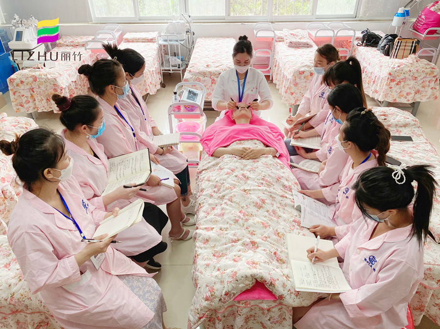 廣西美容理論知識：你為什么要眼部撥筋？