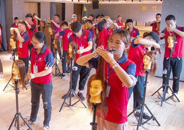 美發(fā)見習(xí)發(fā)型師考核標(biāo)準(zhǔn)，廣西美發(fā)師培訓(xùn)鑒定