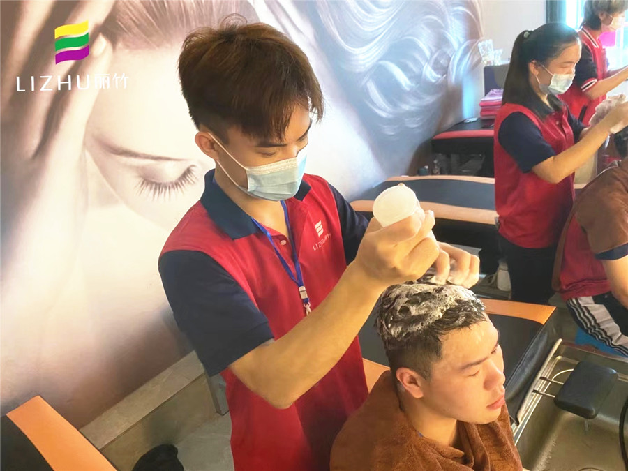 中式洗頭與泰式洗頭的不同，南寧美發(fā)洗頭學(xué)校專業(yè)解答