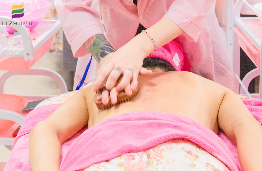 按摩刷刷背的好處，廣西美容按摩培訓(xùn)班課程