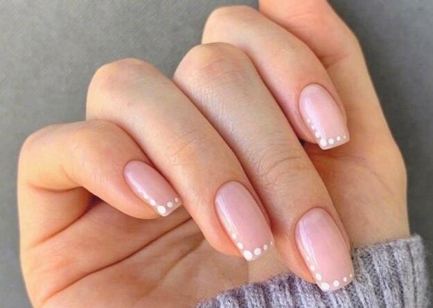 極簡(jiǎn)風(fēng)單色美甲，展示南寧培訓(xùn)美甲哪家技術(shù)好