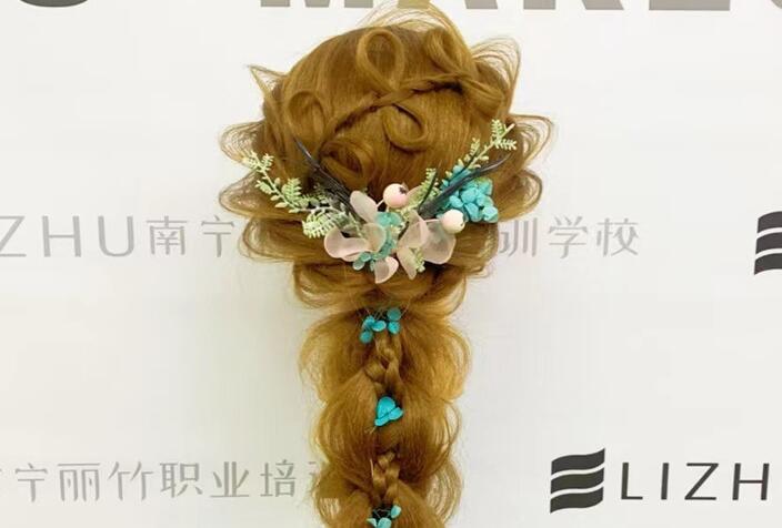 森系編發(fā)造型圖片，南寧編發(fā)培訓學校作品