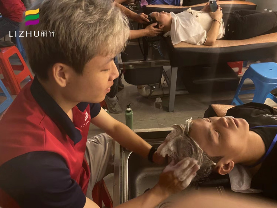 瑜伽洗頭的步驟，廣西洗護(hù)培訓(xùn)學(xué)校告訴你