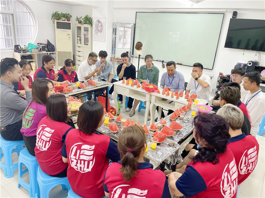 南寧美發(fā)培訓(xùn)學(xué)校舉辦畢業(yè)座談會(huì)