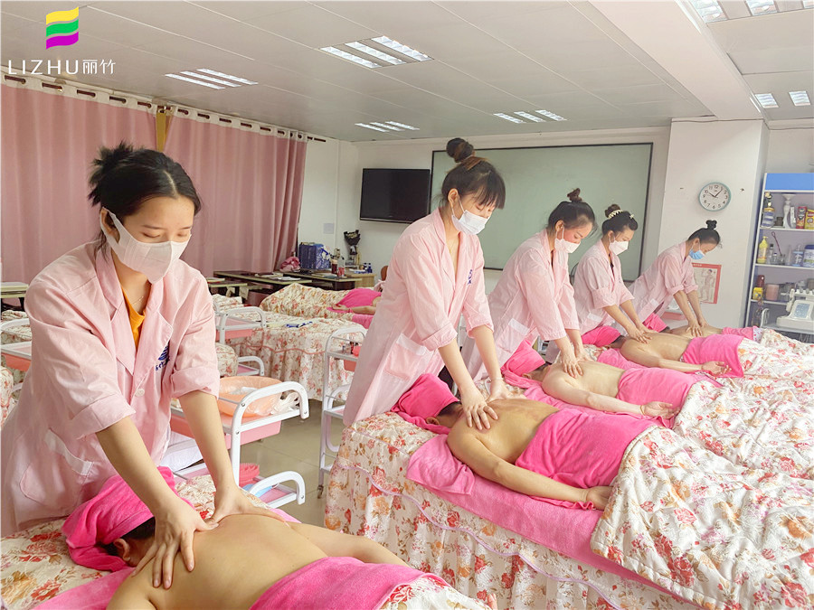 南寧美容實(shí)訓(xùn)：推肩胛骨有什么好處