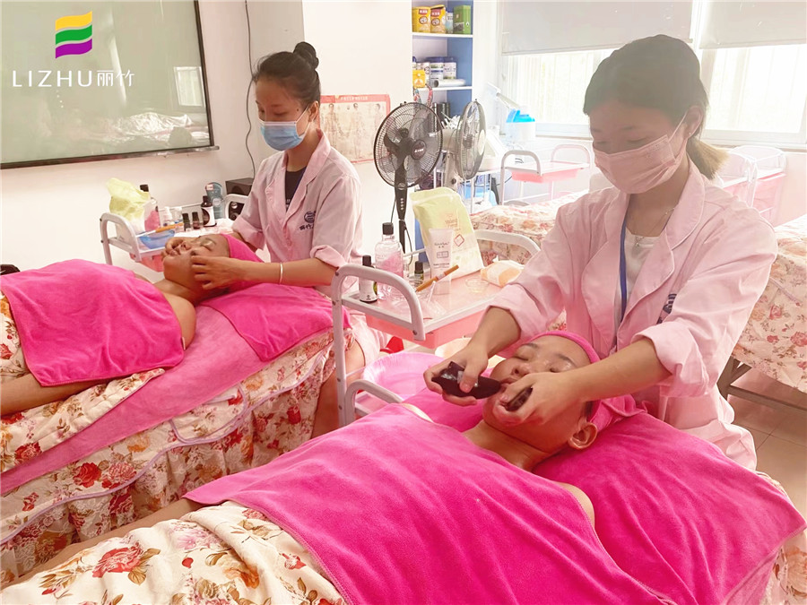 嘴周撥筋教程 ，南寧美容師培訓(xùn)課程剖析