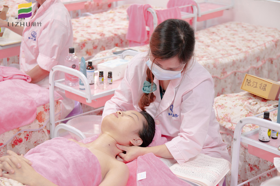 頸部提升美容手法，廣西南寧美容學校講解課程