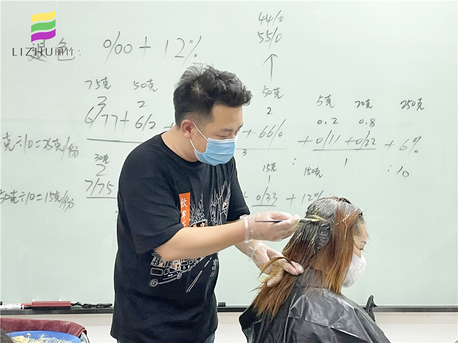 自己染發(fā)的技巧，廣西專業(yè)染發(fā)培訓學校教你