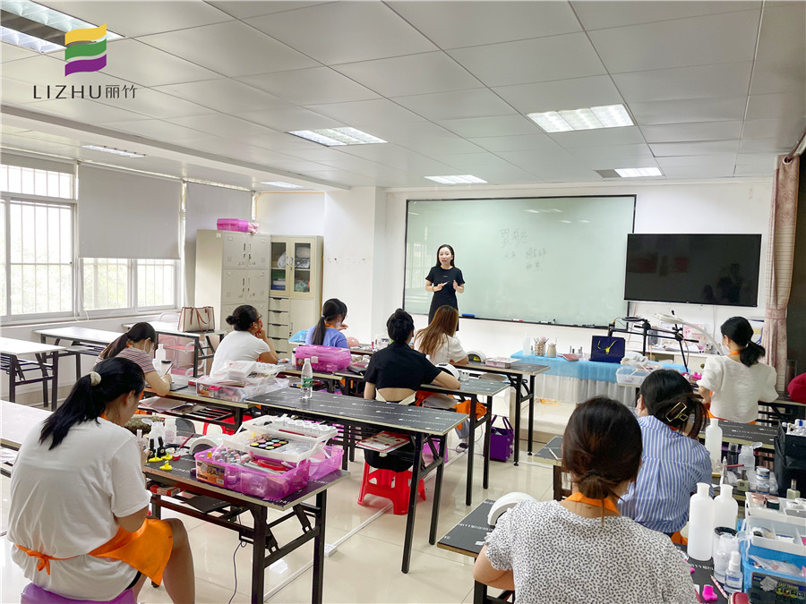 翌航定制美學(xué)連鎖機(jī)構(gòu)專場，南寧美甲培訓(xùn)學(xué)校就業(yè)宣講