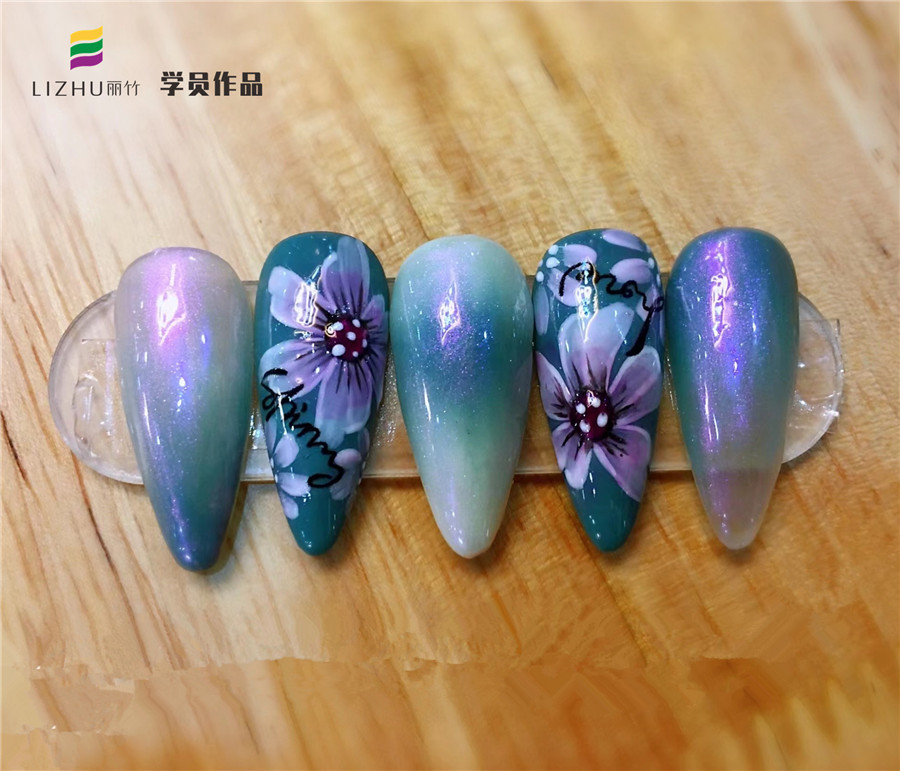 日式花卉美甲圖片，廣西南寧美甲培訓(xùn)學(xué)員作品